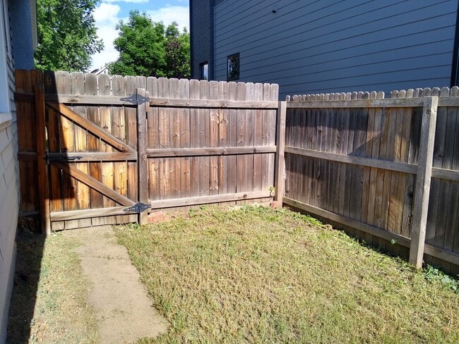 Building Photo - DU Charming 1920's Bungalow 2 Beds 1 Bath  Available Now