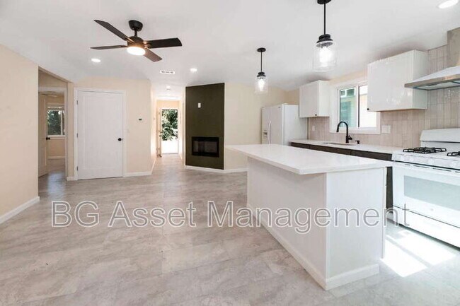 Building Photo - 2807 Sabral Cir