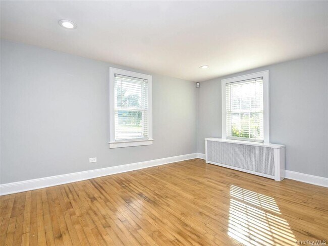 Building Photo - 63 Elm Ave