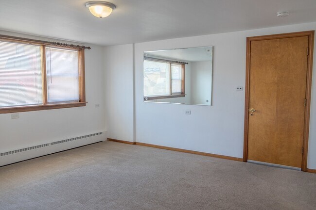 Building Photo - 5520 S Pulaski Rd