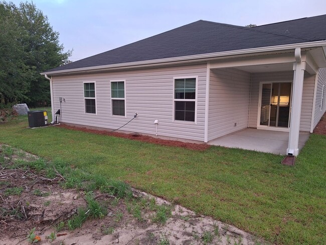 Building Photo - Newer Three Bedroom Home in Elgin SC!