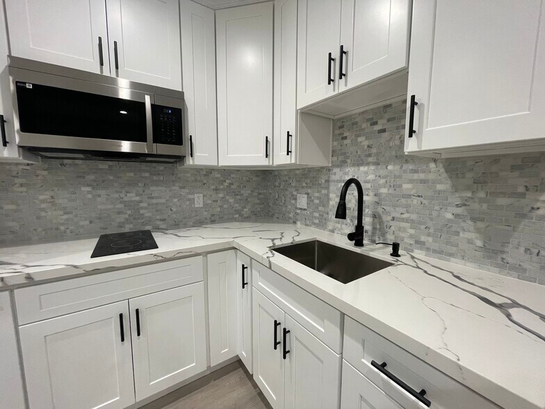 Building Photo - 8683 Haddon Ave