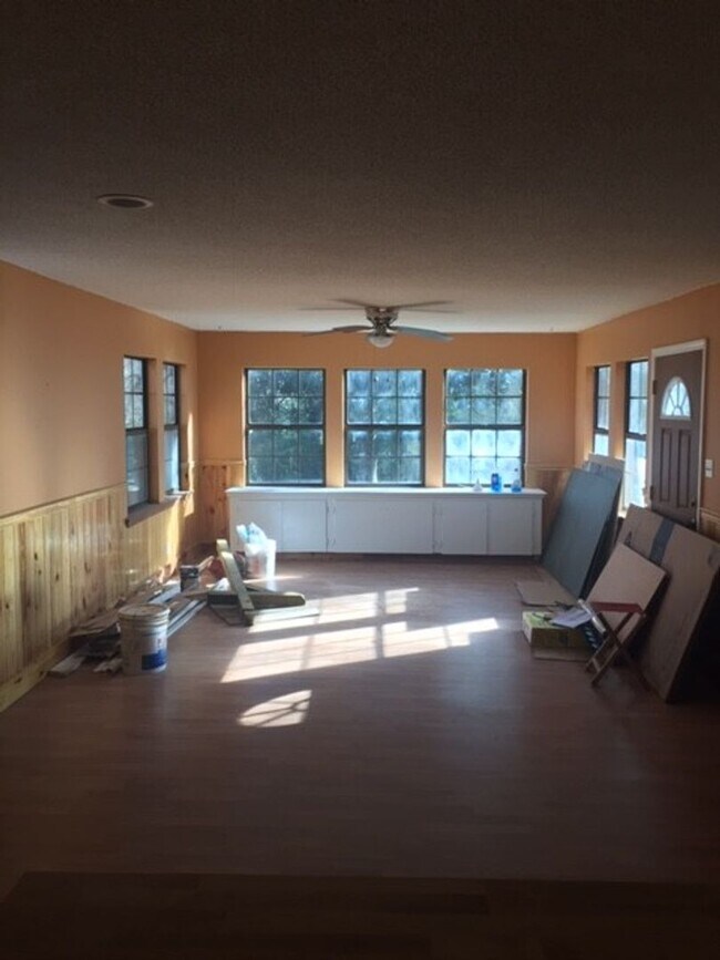 Building Photo - 210 Pineleaf Ln