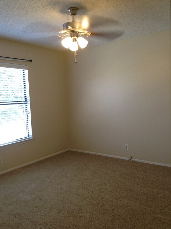 Building Photo - 16703 Coral Glade