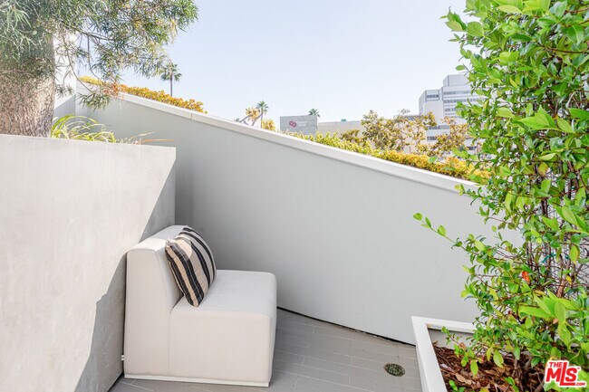 Building Photo - 8600 Wilshire Blvd