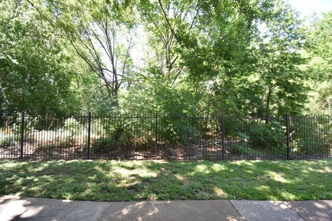 Building Photo - 6602 Harbor Town Dr