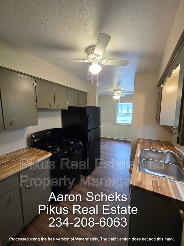 Building Photo - 3637 Albrecht Ave