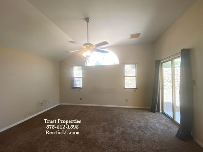 Building Photo - Cute 3/2 close to NMSU