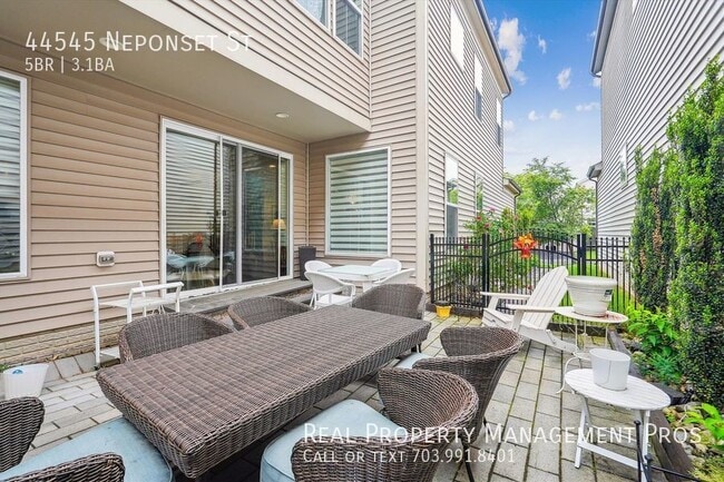 Building Photo - 44545 Neponset St