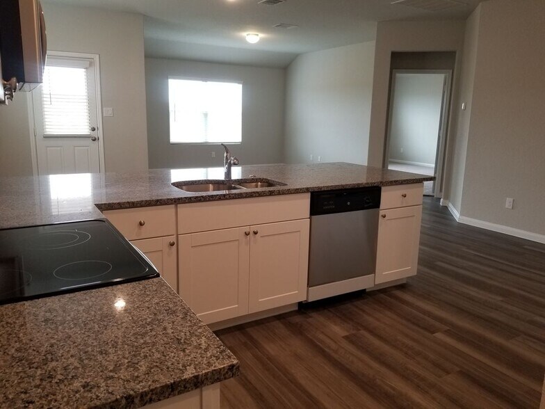 Building Photo - 210 Holland Pk