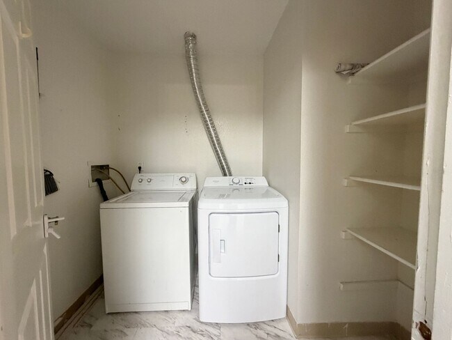 Building Photo - Perfect Package of Amenities