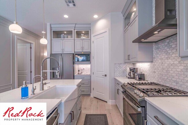 Building Photo - 2 Bedroom Fully Furnished Home In Sun River Community for 55 years and older with a firm 6 Month ...