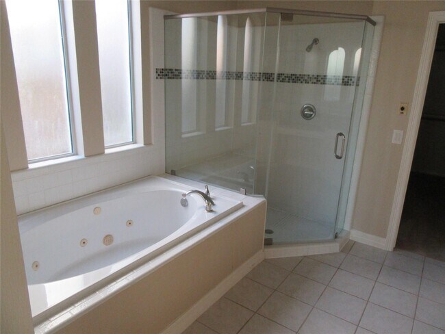 Building Photo - 914 Ivory Ridge Ln