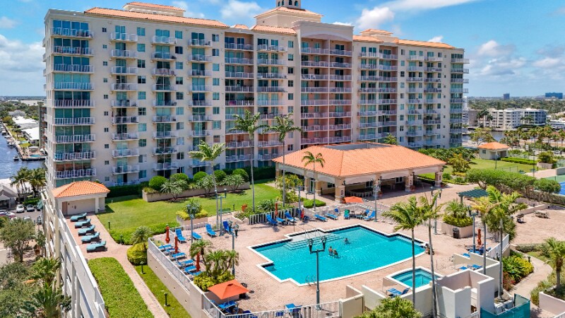 Building Photo - 3020 NE 32nd Ave