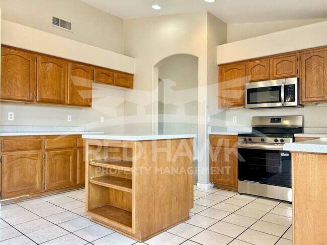 Building Photo - 437 W San Angelo St
