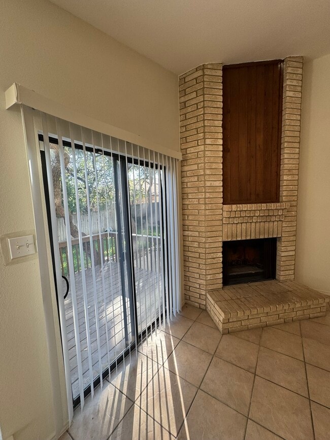 Building Photo - 9538 Cloverdale