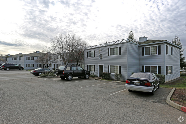 Building Photo - Colonial Village