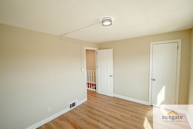 Building Photo - 5318 Patrick Henry Dr