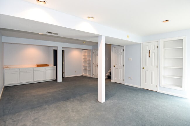 Building Photo - 6803 Woodstone Pl