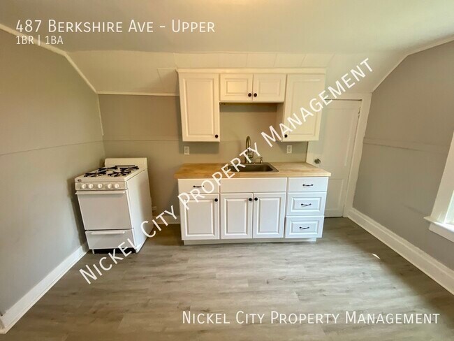 Building Photo - 487 Berkshire Ave