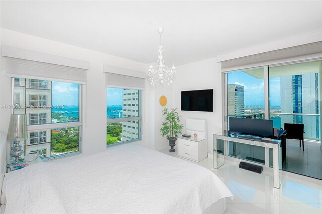 Building Photo - 300 S Biscayne Blvd