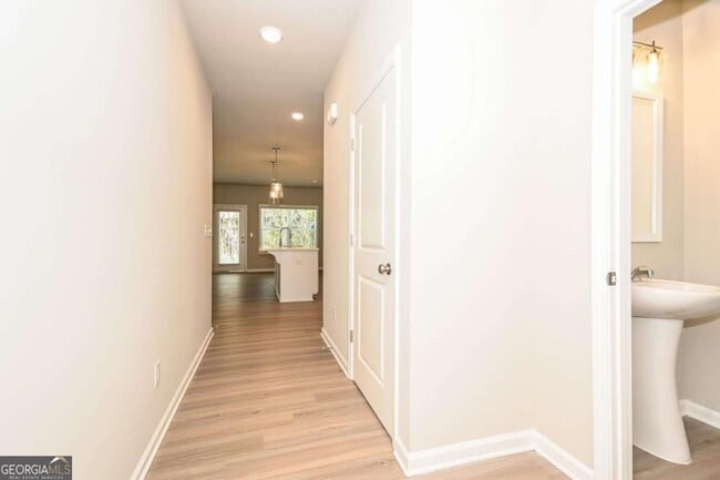 Building Photo - 818 Calvin Pk Dr