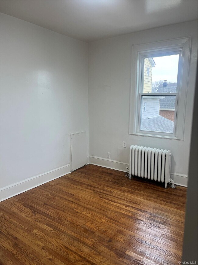 Building Photo - 23 Alida St