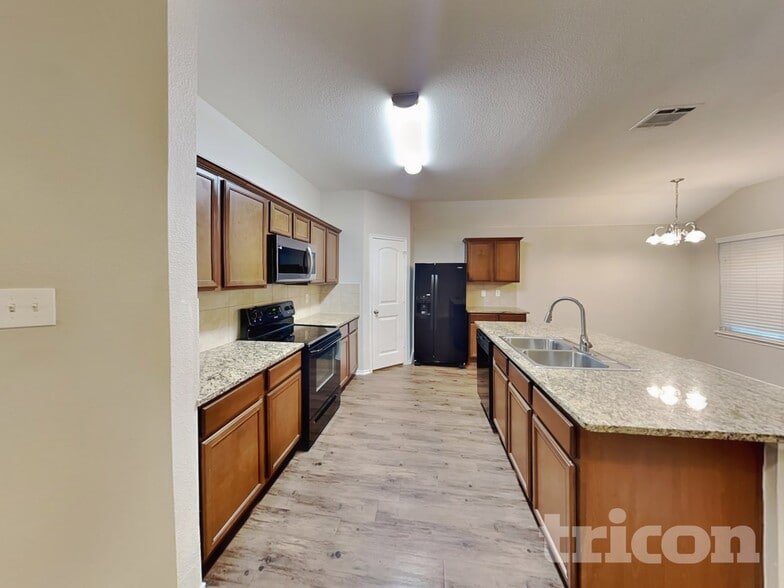 Building Photo - 3025 Iris Dr