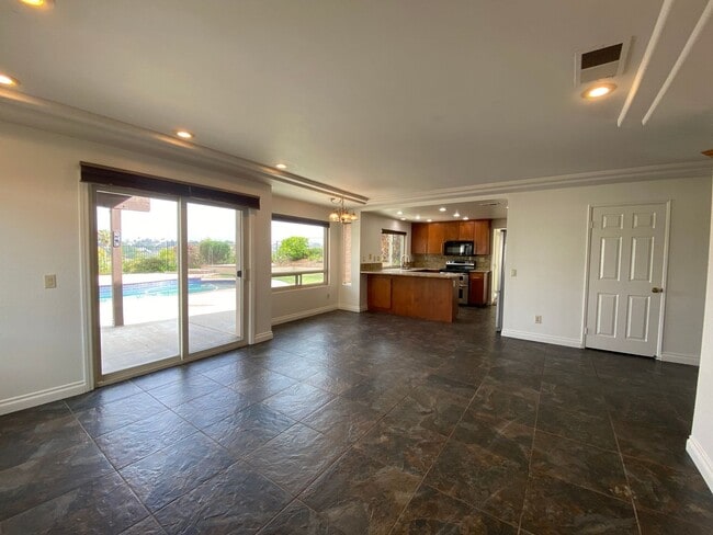 Building Photo - Gorgeous 4 Bedroom, 3 bathroom Home with private Pool!