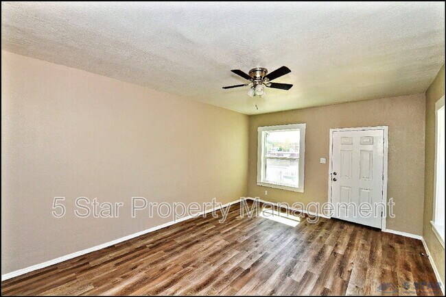 Building Photo - 615 Arizona Ave