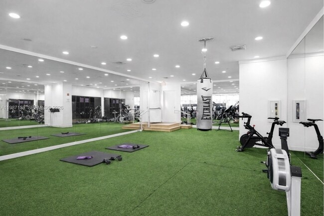 Building Photo - 1000 West Ave