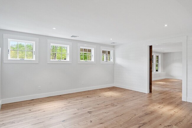 Building Photo - 24 McCallar Ln