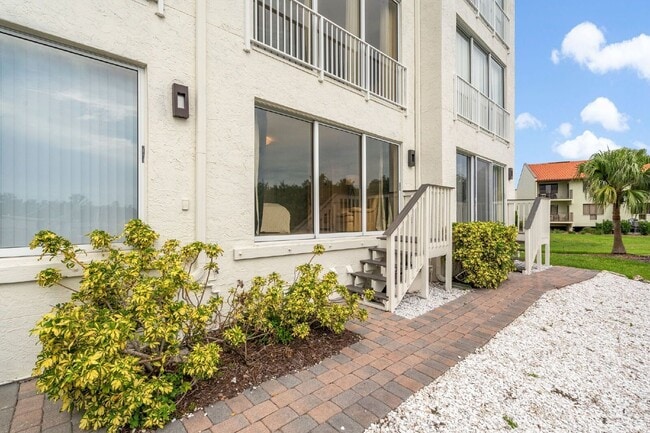 Building Photo - 1593 Pinellas Bayway S