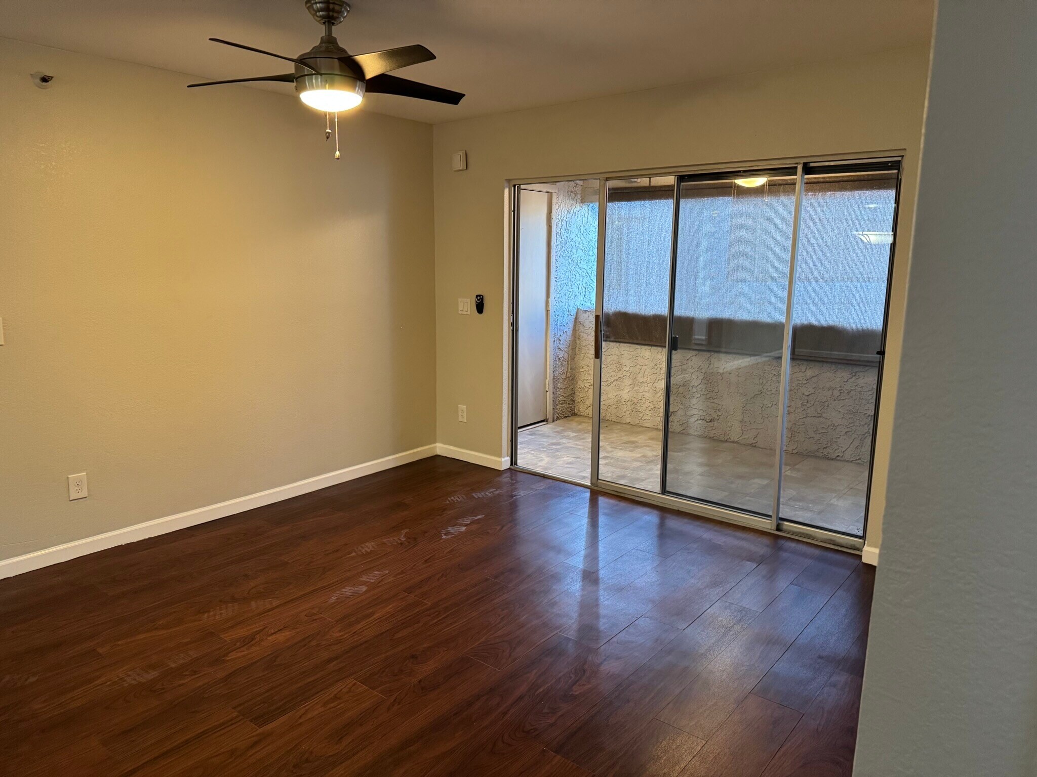 Living Room w/Sliders to Balcony - 4444 E Paradise Village Pky N