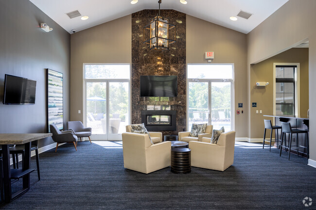 Clubhouse Lounge - Woodmont Knolls