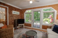 Building Photo - 13 N Meadow Ln