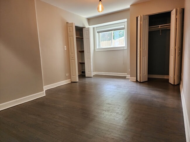 Building Photo - 1429 W Jarvis Ave