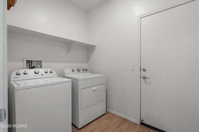 Building Photo - 12366 N Cervelli Ave