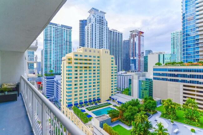 Building Photo - 1 SE 12th St