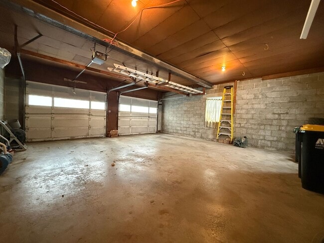 Building Photo - Single Family Home with Two Car Garage