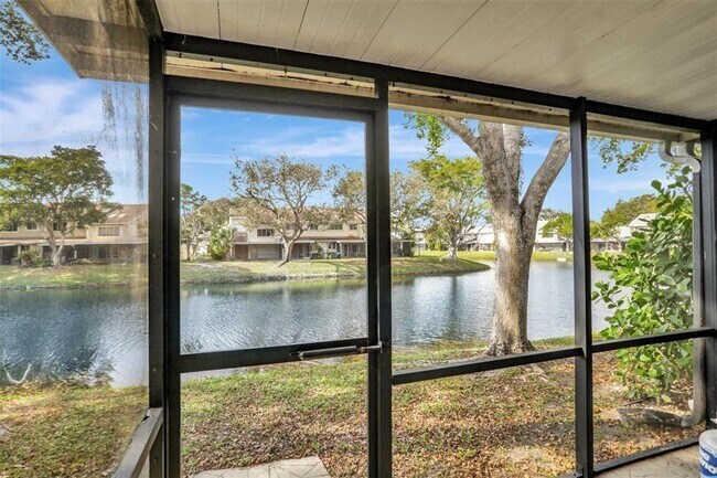 Building Photo - 1975 Discovery Cir W