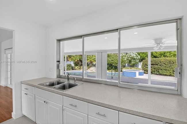 Building Photo - 1345 SW 9th Ave