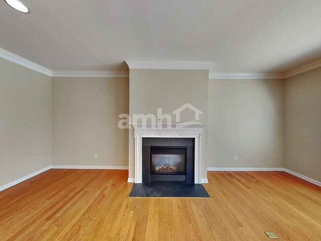 Building Photo - 319 Forest Bend Dr