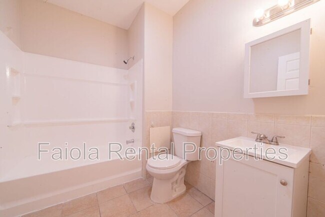 Building Photo - 112 N High St