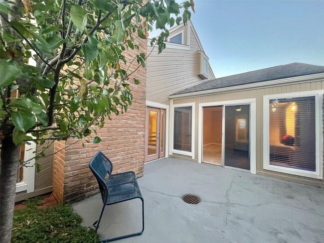 Building Photo - 707 Center Hill Dr