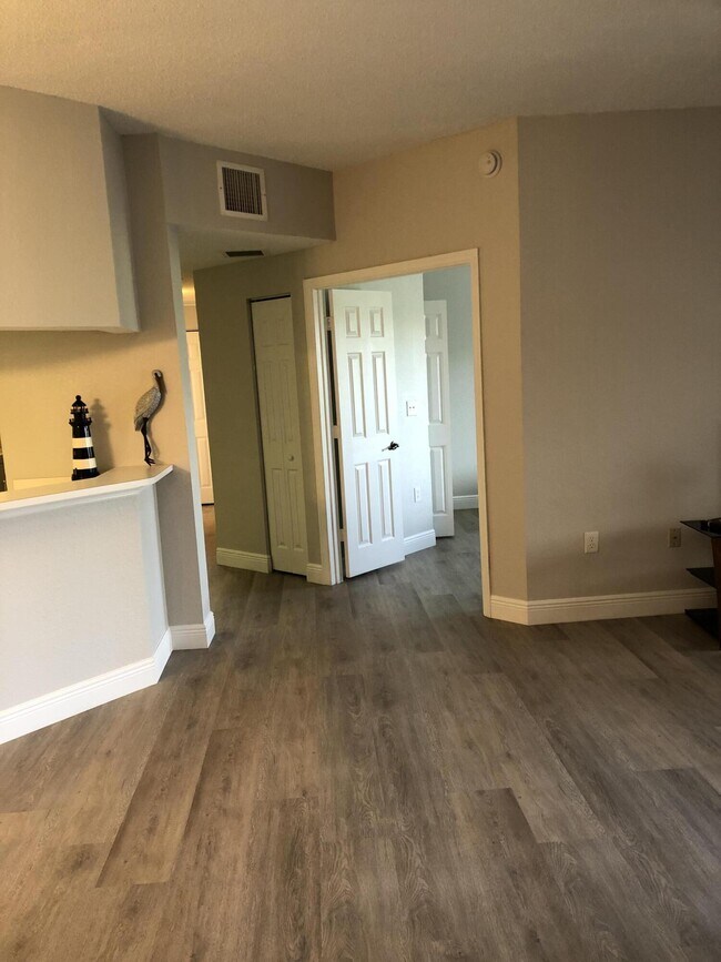 Building Photo - 3023 Alcazar Pl