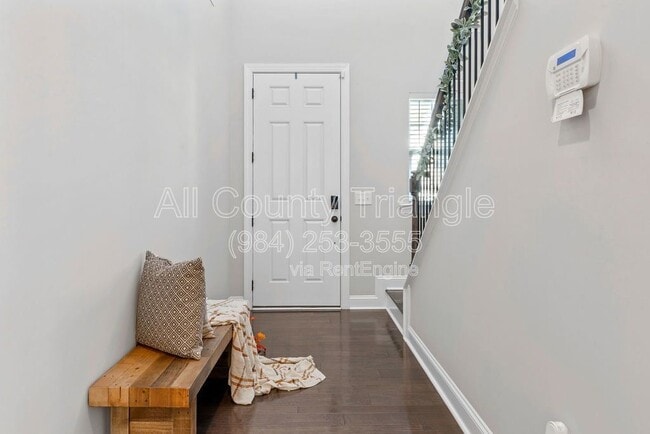 Building Photo - 504 Flip Trail