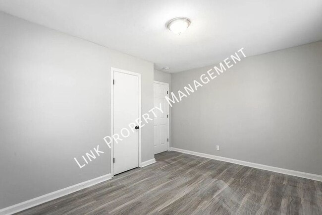 Building Photo - 2310 N Chamberlain Ave