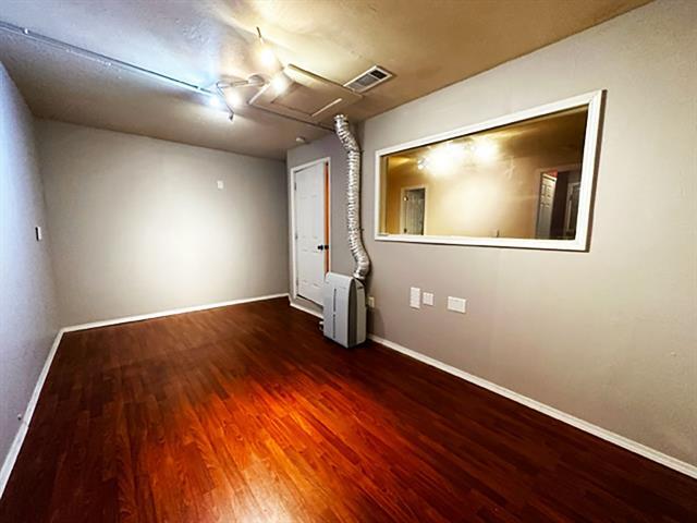 Building Photo - 5701 Carb Dr