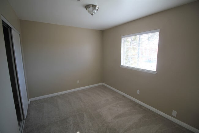 Building Photo - Gorgeous 3Bed/2.5Bath/Pool/Spa, 2-Story Home located in the NW part of the valley